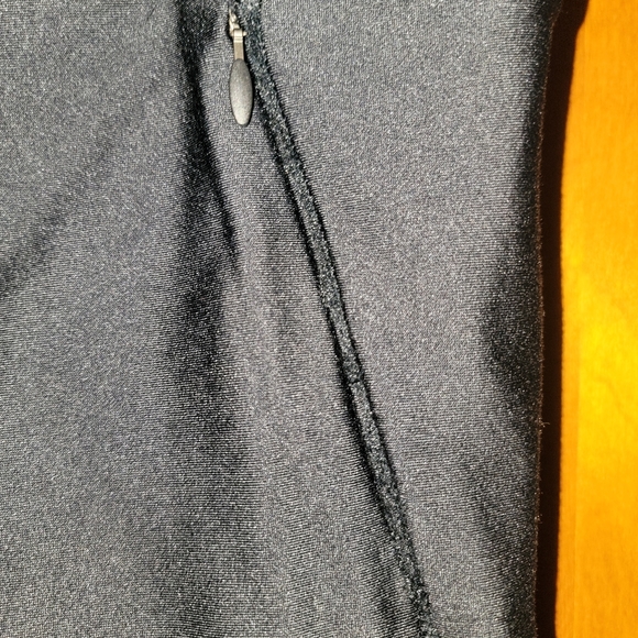 Under Armour Compression Woman's Legging Size: Medium Black/ Gray - Picture 4 of 5